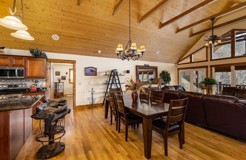 Maggie Valley Cabin | Beneath the Stars-3 BR Log Cabin