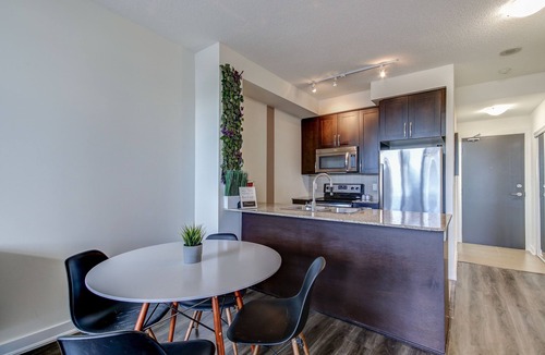 Downtown Mississauga Condo | Benetton Suite - Square One - 1 BR + Den +1 Parking