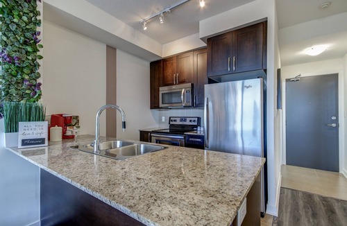 Downtown Mississauga Condo | Benetton Suite - Square One - 1 BR + Den +1 Parking