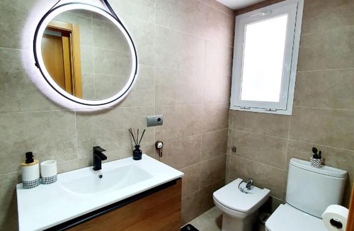 Benicassim House | Benicassim SunHouse - habitación doble - baño privado