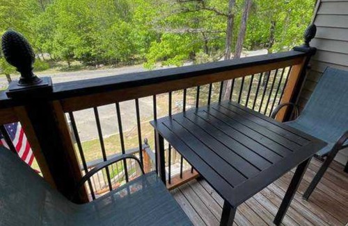 Fairfield Bay Condo | Benjamin's by the lake/nWalk to cool pool