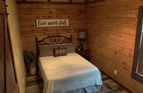 Jasper Cabin | Bennett Lake Tiny Cabin