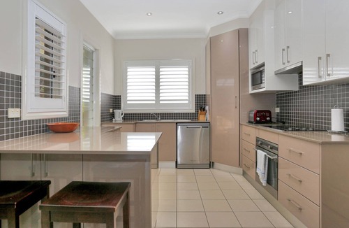 Hawks Nest House | Bennett’s Beach Townhouse