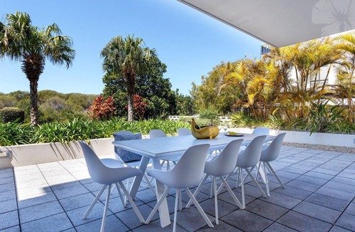 Hawks Nest Apartment | Bennett’s by the Beach - Direct beach access – footsteps away