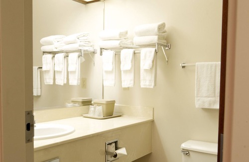 Colville Hotel | Benny's Colville Inn