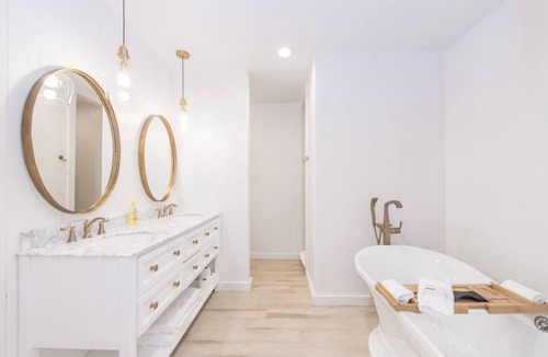Uvalde House | Benson Guest House