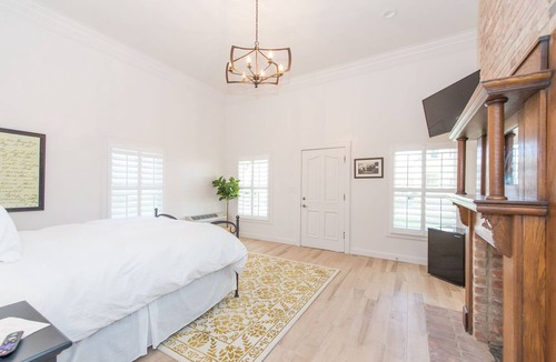 Uvalde House | Benson Guest House