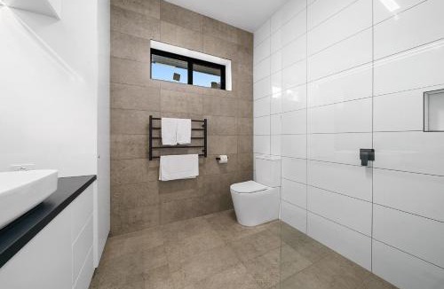 Benalla West Apartment | Benson House & Benson Lodge