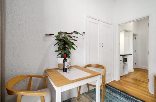 Benalla West Apartment | Benson House & Benson Lodge