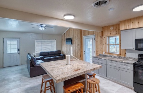 Concan Cabin | Bent River Cabin #1 @ Frio River Escape