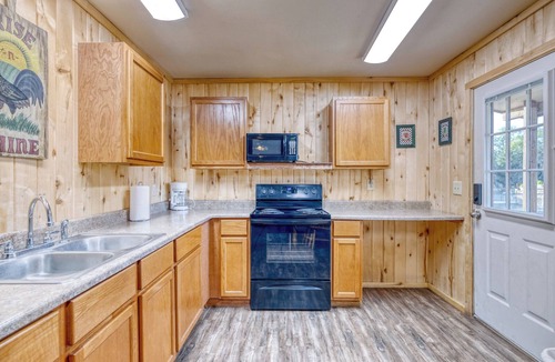 Concan Cabin | Bent River Cabin #2 @ Frio River Escape