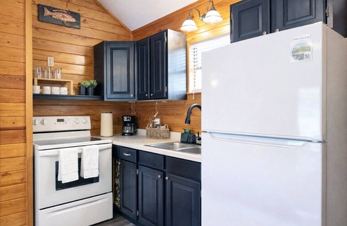 Concan Cabin | Bent River Cabin #5 @ Frio River Escape