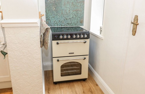 Ridgeway Cottage | BENTFIELD HOUSE, pet friendly, with open fire in Whiston