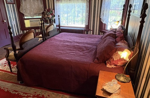Poultney Bed & Breakfast | Bentley House Bed and Breakfast