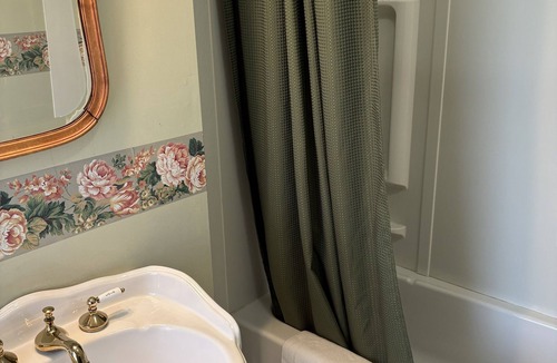 Poultney Bed & Breakfast | Bentley House Bed and Breakfast