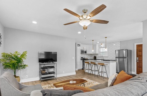 Downtown House | Benton Bungalow - Foodies, Arts, Bikes