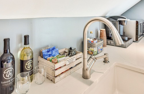 Benton Harbor Apartment | Benton Harbor Apt w/Balcony + Fire Pit