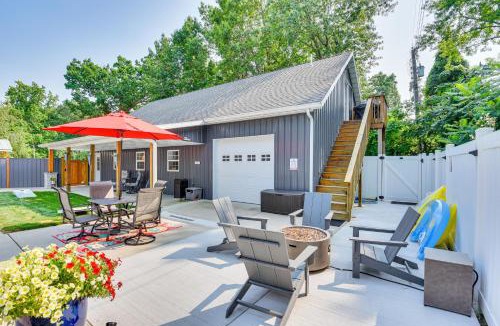 Benton Harbor Apartment | Benton Harbor Apt w/Balcony + Fire Pit