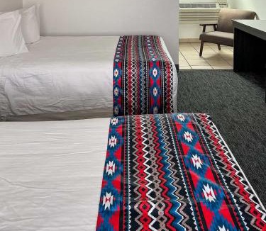 Escalante House | Bentonite Hills 2 Queen Beds
