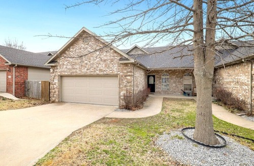 Bentonville House | Bentonville Abode - MTB Friendly - 2 Mi to DT
