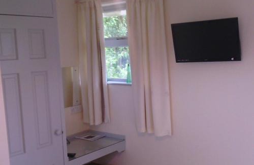 Moreton Morrell Cabin | Beoley Lodge