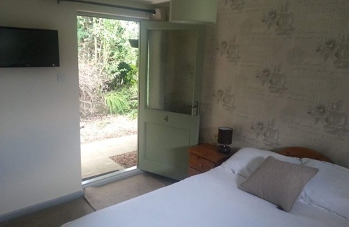 Moreton Morrell Cabin | Beoley Lodge