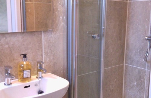 Moreton Morrell Cabin | Beoley Lodge