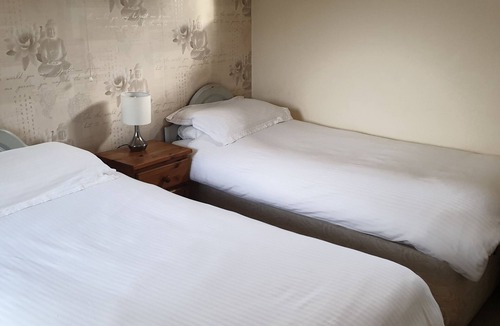 Moreton Morrell Cabin | Beoley Lodge