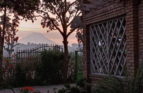 Berastagi House | Berastagi Mountain View Homestay & Pizzeria