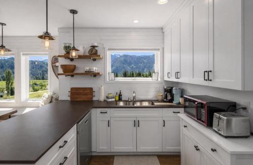 Leavenworth House | Berg Haus Home
