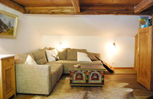 Schwanden House | Bergbauernhaus an Wasserfall und Waldrand
