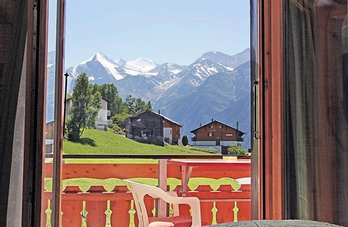 Graechen Apartment | Bergfink Dachgeschoss by Interhome