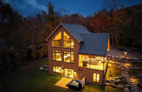 Lac Superieur Village Cabin | Berghaus 190 - 15mins away from Mont-Tremblant!