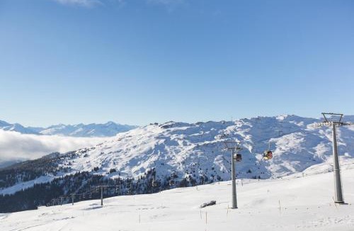 Laax Hostel | Berghaus Nagens- Nur mit der Gondelbahn Erreichbar