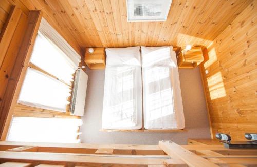 Laax Hostel | Berghaus Nagens- Nur mit der Gondelbahn Erreichbar