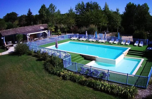 Rives House | Bergougne Campsite* - Mobile home LOGGIA 3 rooms 4 persons