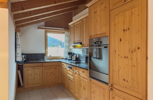 Klosters-Serneus Apartment | Bergparadies im Laub B5 3½-Zimmerwohnung by Interhome