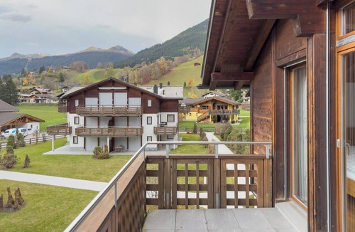 Klosters-Serneus Apartment | Bergparadies im Laub B5 3½-Zimmerwohnung by Interhome