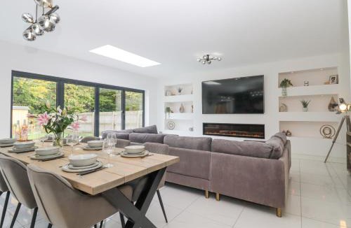 Challock House | Berisal