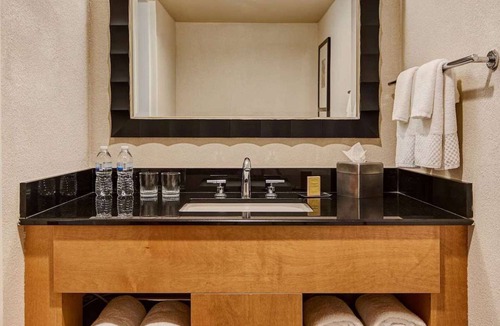 Berkeley Hotel | Berkeley Marina Views + On-site Dining. Pool. Gym.