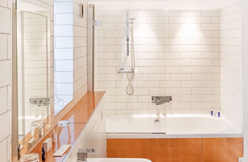 Bristol Hotel | Berkeley Suites