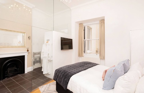 Bristol Hotel | Berkeley Suites