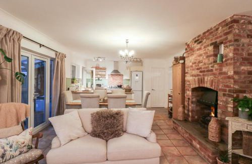 Coggeshall House | Berkley Cottage