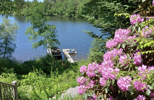 Hinsdale House | Berkshire Ashmere Lake lodging. Quiet room, Fantastic sunsets.