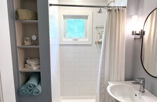 Williamstown Cottage | Berkshire Cottage - A cozy retreat for a fall/winter getaway