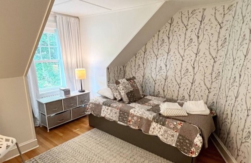 Williamstown Cottage | Berkshire Cottage - A cozy retreat for a fall/winter getaway