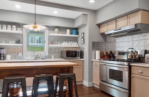 Lee House | Berkshire House Stay: 5BR/5BA