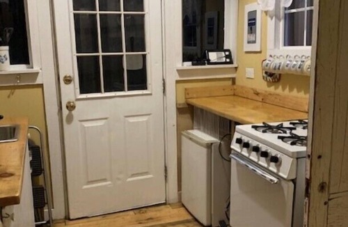 Enosburg Falls Apartment | Berkshire's Off The Grid Tiny Home