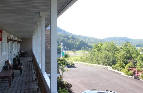 Austerlitz Hotel | Berkshire Travel Lodge