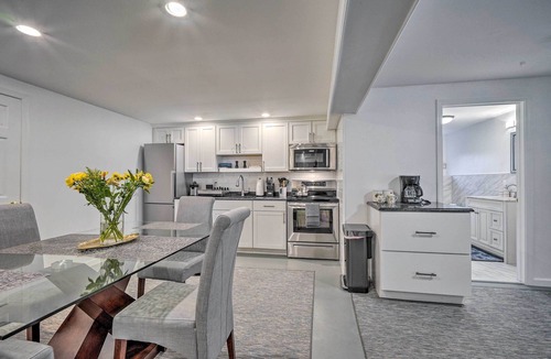 Richmond Apartment | Berkshires Apt w/Deck & Mtn Views!